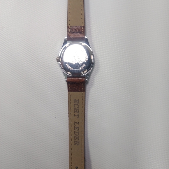 QMAX Silver Tone Brown Leather Ladies Wrist Watch, New Battery - Picture 5 of 8